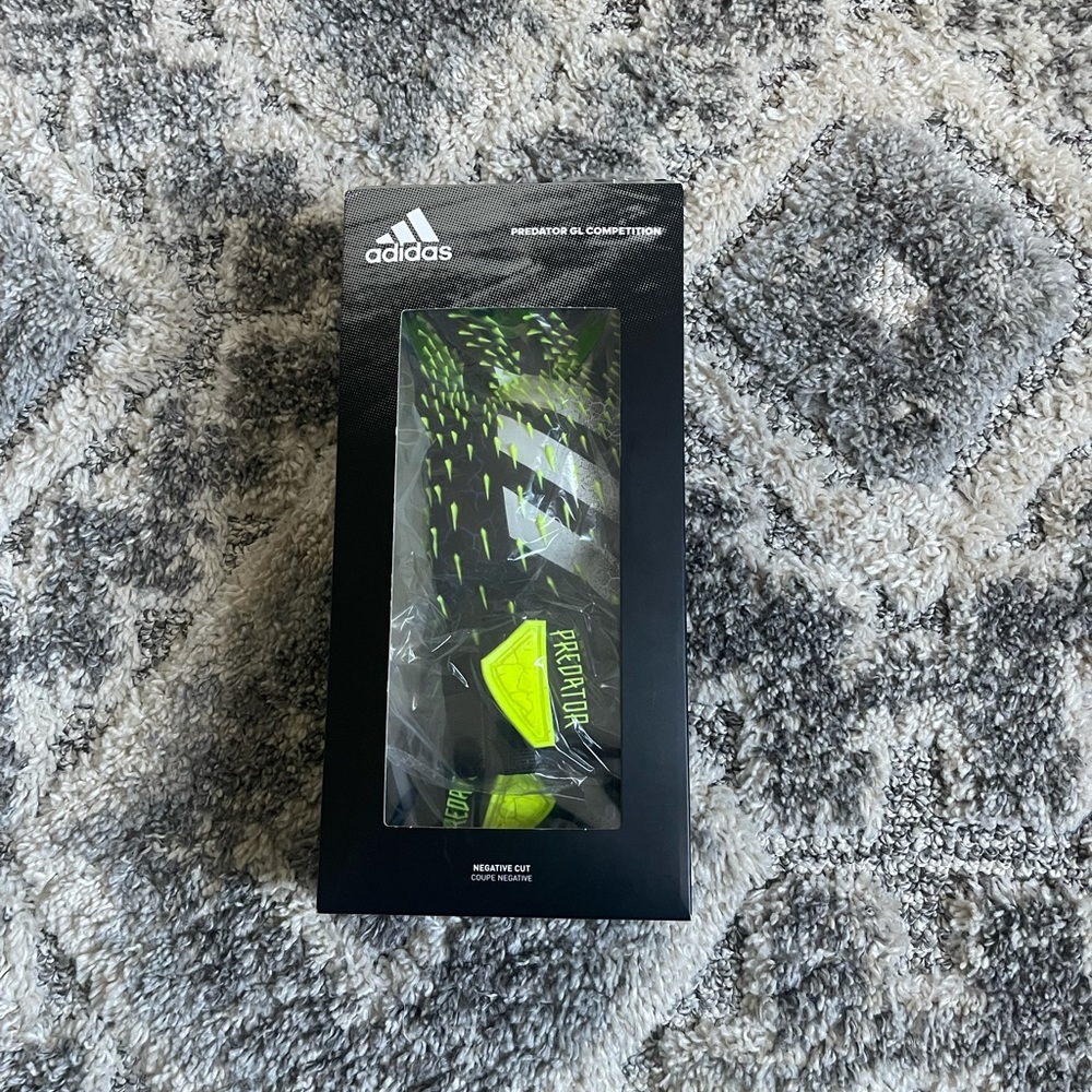 Men’s adidas goalkeeper gloves